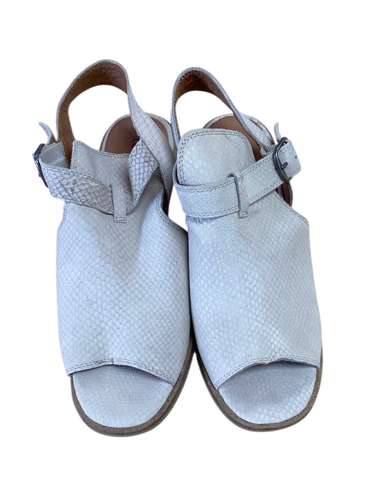 Lucky Brand Cream Sandals 8