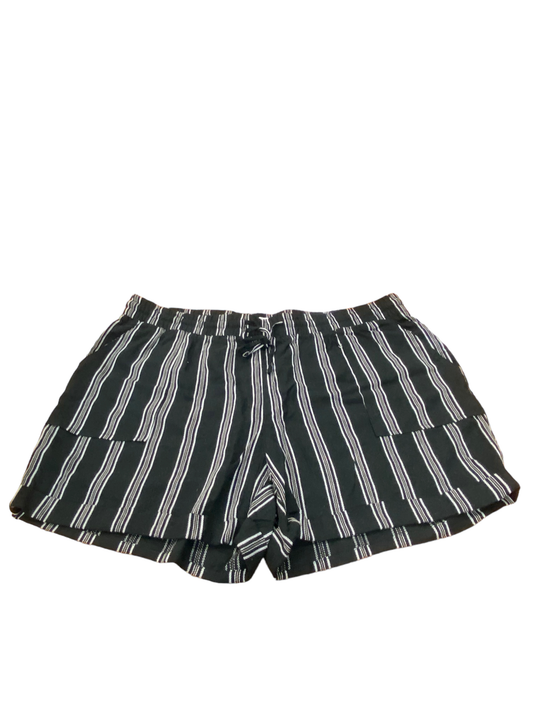 NWT Royalty For Me Womans Shorts  Black and White Stripes Size 2X